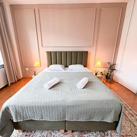 Gorgeous City Center Apartment In Bratislava With Free Parking Екстер'єр фото
