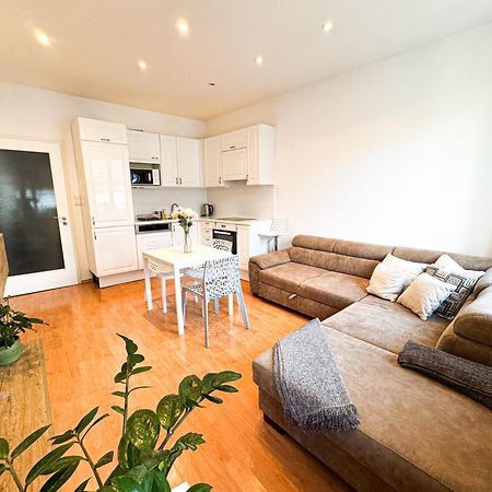 Gorgeous City Center Apartment In Bratislava With Free Parking Екстер'єр фото