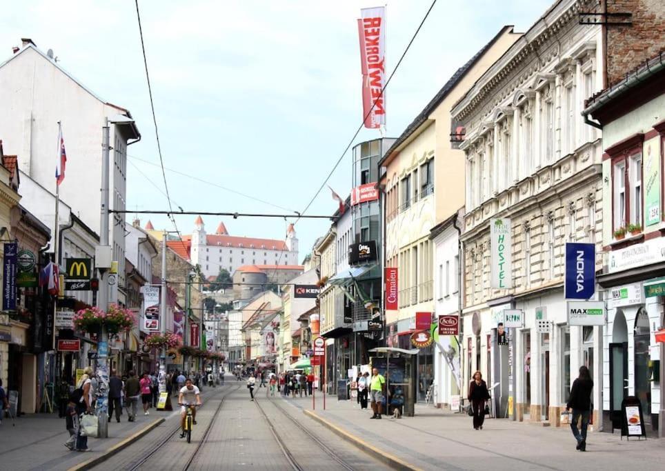 Gorgeous City Center Apartment In Bratislava With Free Parking Екстер'єр фото