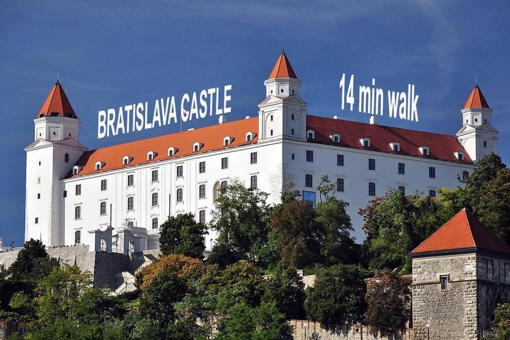 Gorgeous City Center Apartment In Bratislava With Free Parking Екстер'єр фото