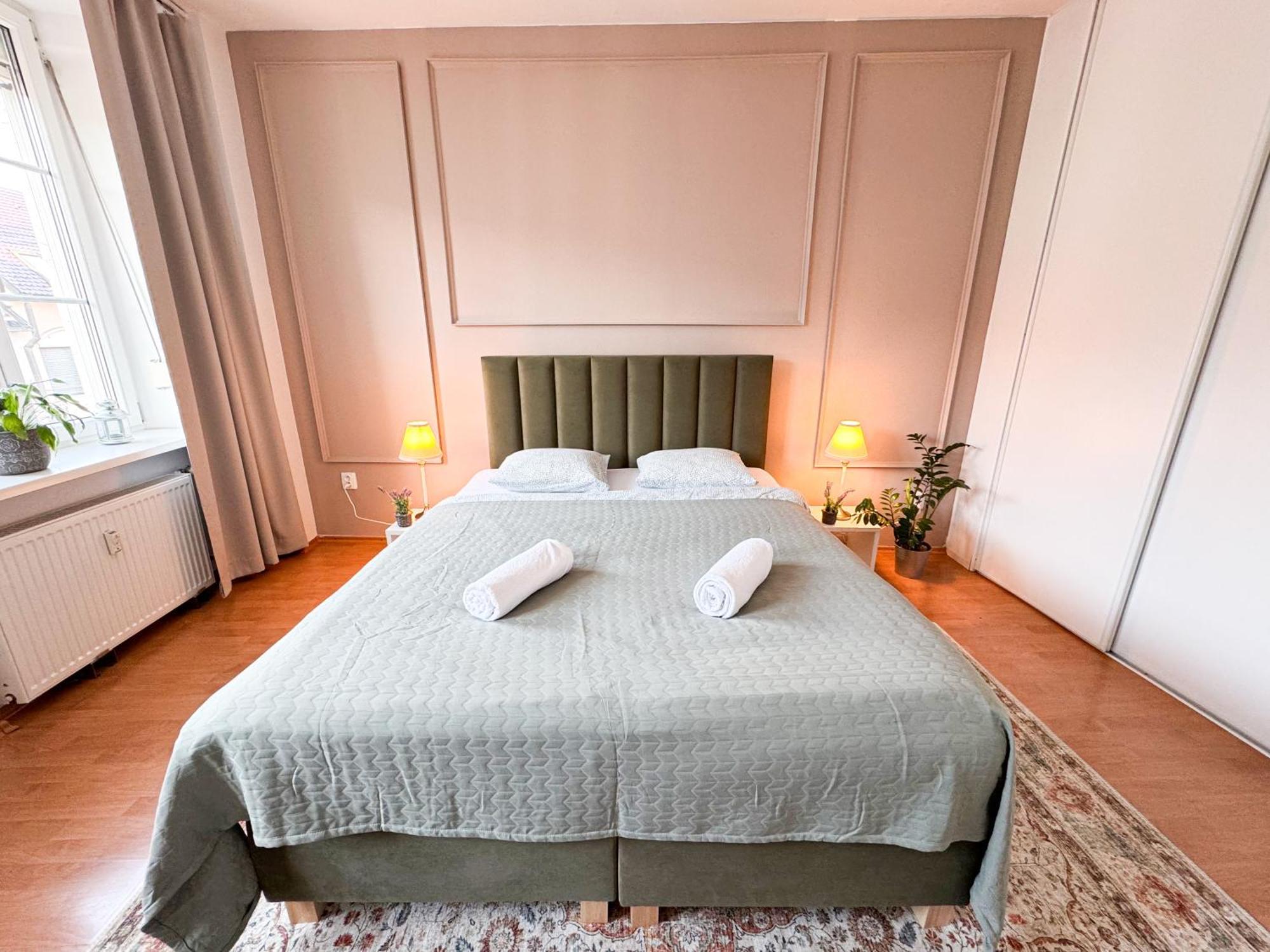 Gorgeous City Center Apartment In Bratislava With Free Parking Екстер'єр фото