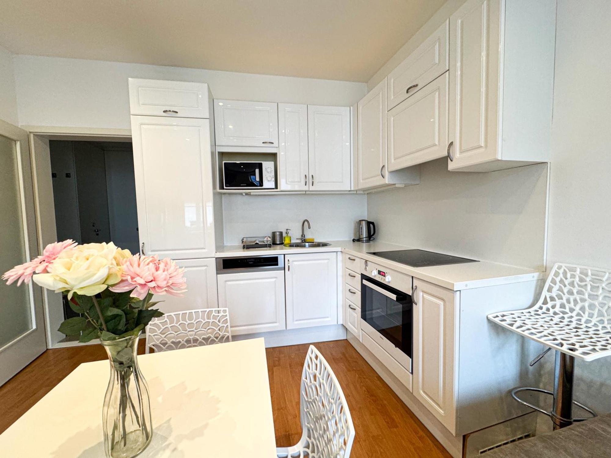 Gorgeous City Center Apartment In Bratislava With Free Parking Екстер'єр фото